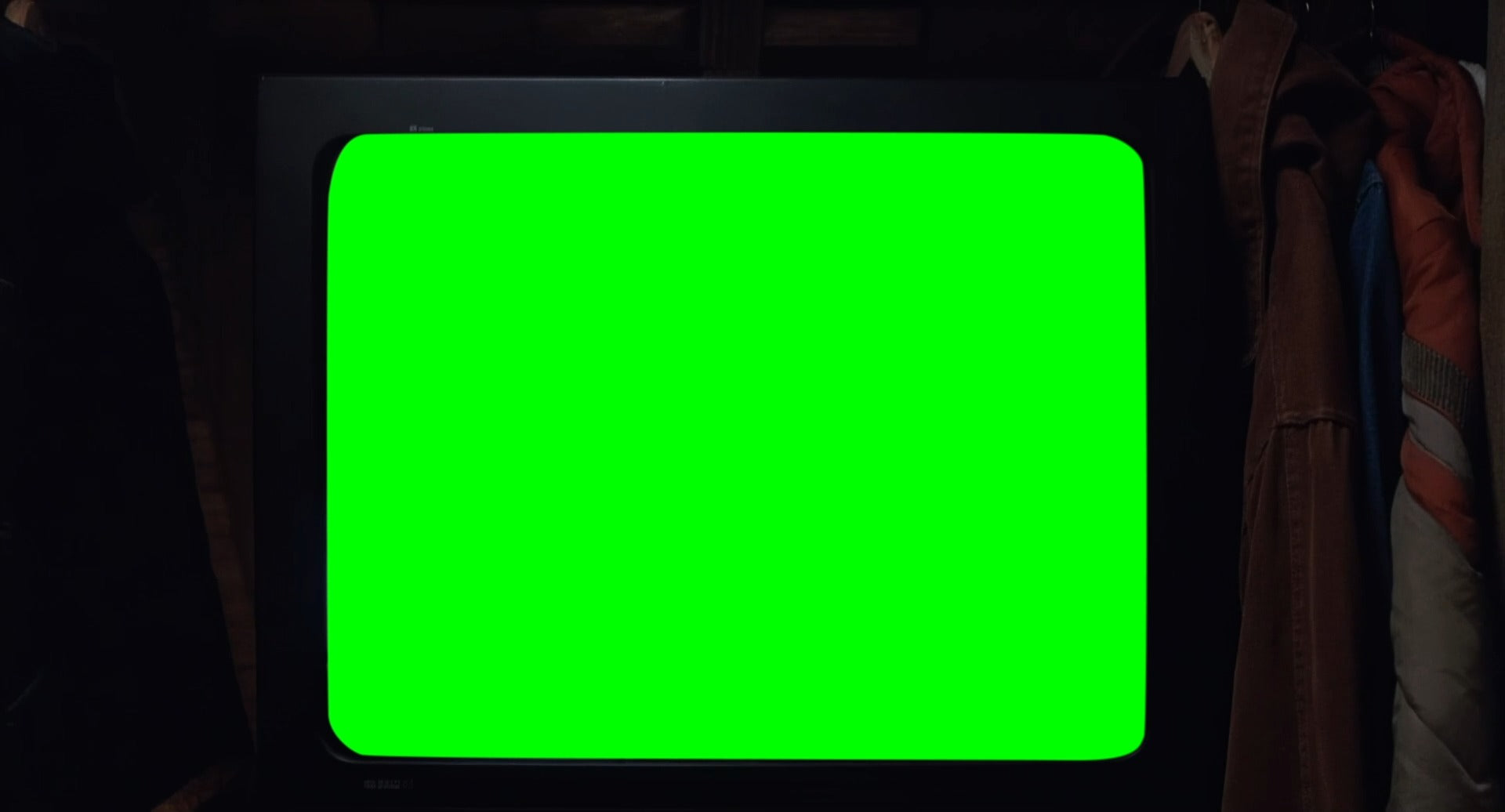 Joaquin Phoenix getting scared of the TV Screen meme - Signs (Green Screen)
