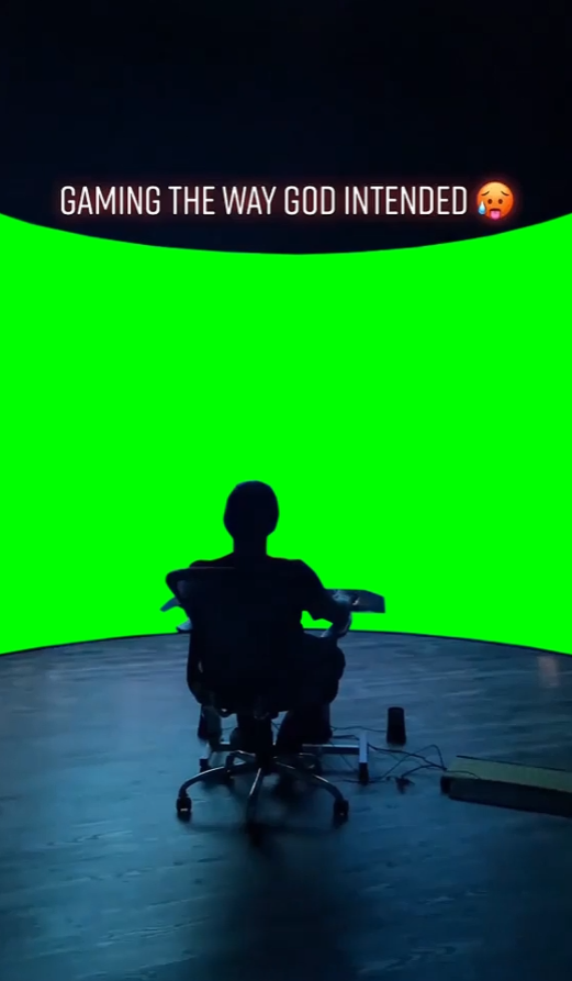 Gaming The Way God Intended (Green Screen)